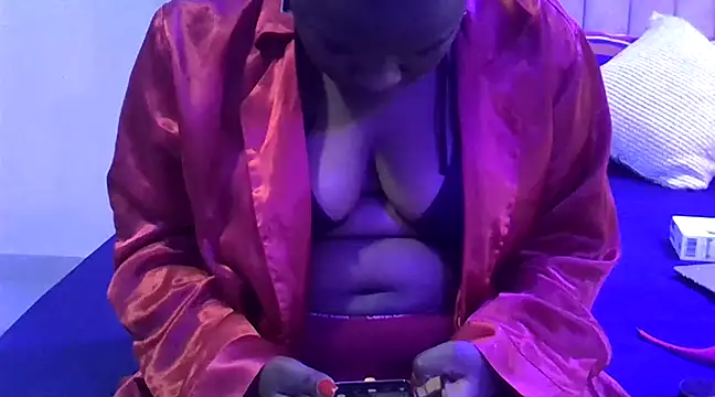creamyjuices01 online show from December 7, 2024, 7:32 pm
