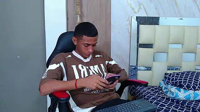 dominic smith  online show from June 24, 2026, 11:26 pm