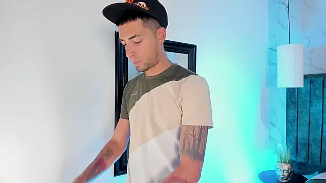 DrakeNeumann online show from December 20, 2025, 3:46 am