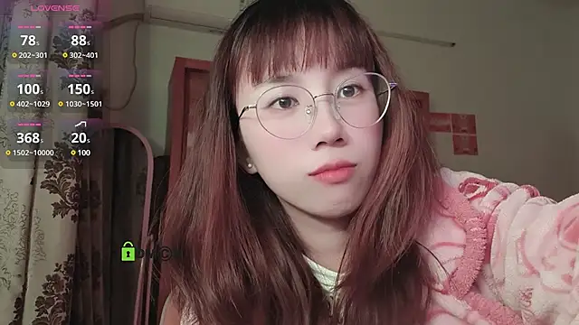 Snapshot of Lili_666 chatting on December 24, 2024, 5:55 pm Lili 666 online show from December 24, 2024, 5:55 pm