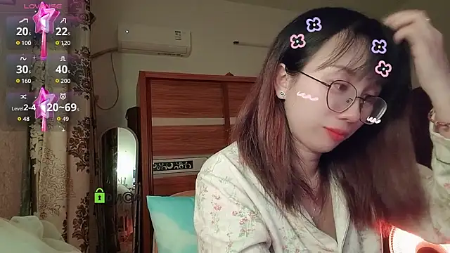 Lili 666 online show from December 19, 2025, 4:36 pm