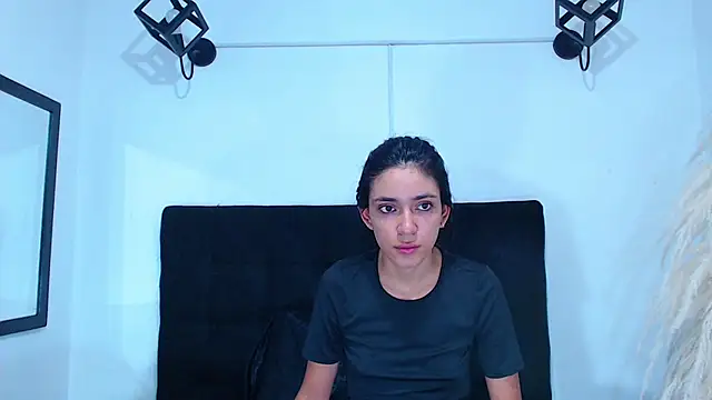 Snapshot of srta_luciana chatting on July 17, 2026, 12:23 pm srta luciana online show from July 17, 2026, 12:23 pm