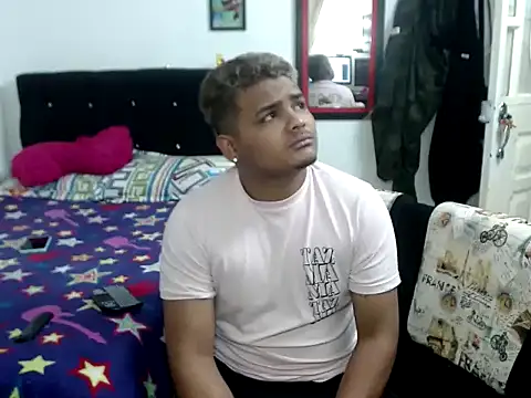 Snapshot of Boycuriousxxx chatting on September 26, 2025, 11:58 am Boycuriousxxx online show from September 26, 2025, 11:58 am