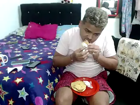 Snapshot of Boycuriousxxx chatting on September 28, 2025, 2:55 pm Boycuriousxxx online show from September 28, 2025, 2:55 pm