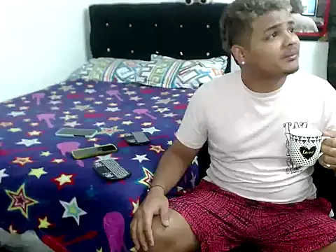 Snapshot of Boycuriousxxx chatting on September 29, 2025, 11:04 am Boycuriousxxx online show from September 29, 2025, 11:04 am