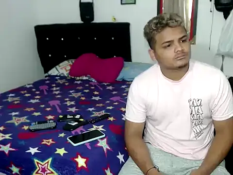 Snapshot of Boycuriousxxx chatting on September 30, 2025, 12:10 pm Boycuriousxxx online show from September 30, 2025, 12:10 pm