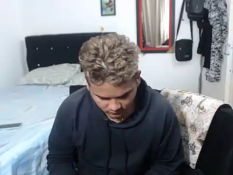 Snapshot of Boycuriousxxx chatting on October 5, 2025, 2:04 pm Boycuriousxxx online show from October 5, 2025, 2:04 pm