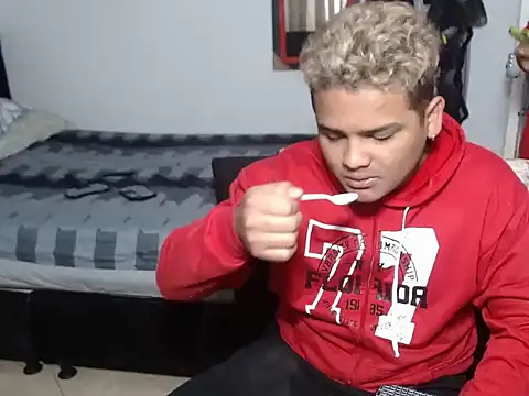 Snapshot of Boycuriousxxx chatting on October 18, 2025, 11:33 am Boycuriousxxx online show from October 18, 2025, 11:33 am