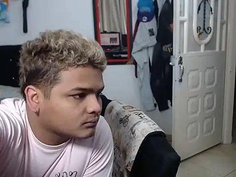 Snapshot of Boycuriousxxx chatting on October 20, 2025, 11:10 am Boycuriousxxx online show from October 20, 2025, 11:10 am