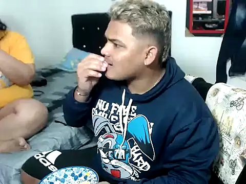 Snapshot of Boycuriousxxx chatting on October 22, 2025, 11:10 am Boycuriousxxx online show from October 22, 2025, 11:10 am