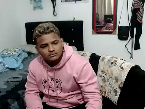 Snapshot of Boycuriousxxx chatting on November 7, 2025, 1:55 pm Boycuriousxxx online show from November 7, 2025, 1:55 pm