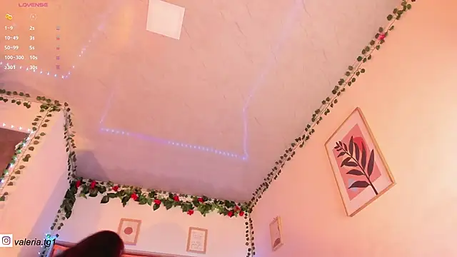 Valeria Thompson1 online show from November 11, 2025, 10:32 pm