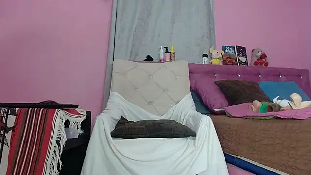 Snapshot of KeillyDiaz chatting on December 2, 2024, 9:02 am KeillyDiaz online show from December 2, 2024, 9:02 am