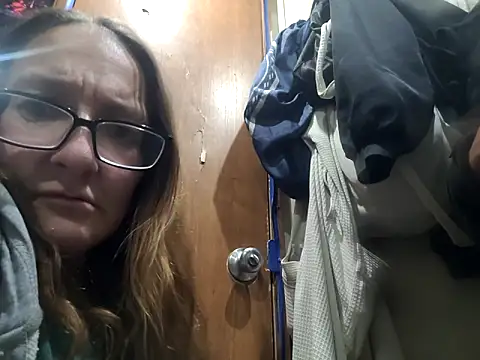 Snapshot of ILUV2TUCHMYKITTY chatting on October 31, 2025, 11:11 am ILUV2TUCHMYKITTY online show from October 31, 2025, 11:11 am