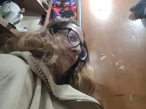 Snapshot of ILUV2TUCHMYKITTY chatting on November 17, 2025, 11:38 am ILUV2TUCHMYKITTY online show from November 17, 2025, 11:38 am