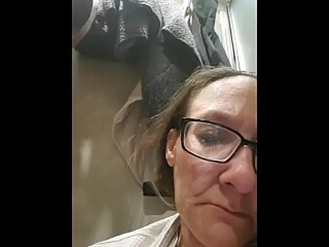 Snapshot of ILUV2TUCHMYKITTY chatting on March 15, 2026, 9:59 am ILUV2TUCHMYKITTY online show from March 15, 2026, 9:59 am