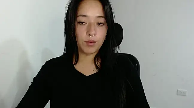 jjulietha95 online show from January 26, 2025, 10:57 pm