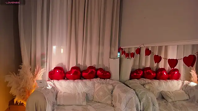  Rose Charming  online show from February 16, 2025, 5:37 am