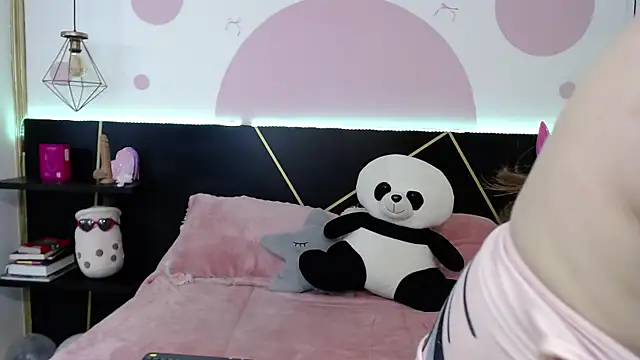 Snapshot of DanniAbbey chatting on February 20, 2026, 11:54 am DanniAbbey online show from February 20, 2026, 11:54 am