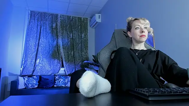 Snapshot of LylithSkye chatting on February 21, 2026, 11:33 am LylithSkye online show from February 21, 2026, 11:33 am