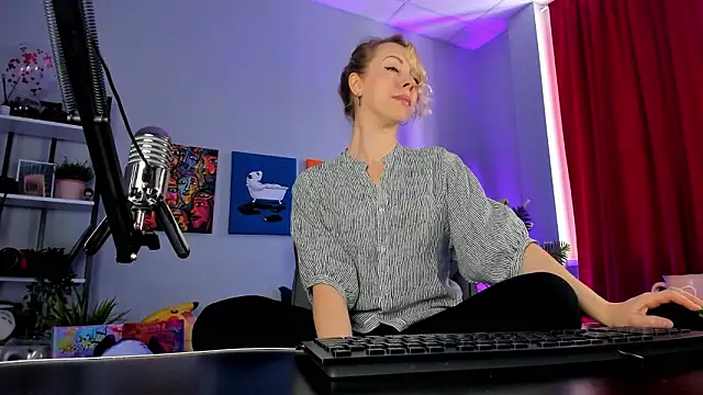 Snapshot of LylithSkye chatting on February 25, 2026, 11:31 am LylithSkye online show from February 25, 2026, 11:31 am