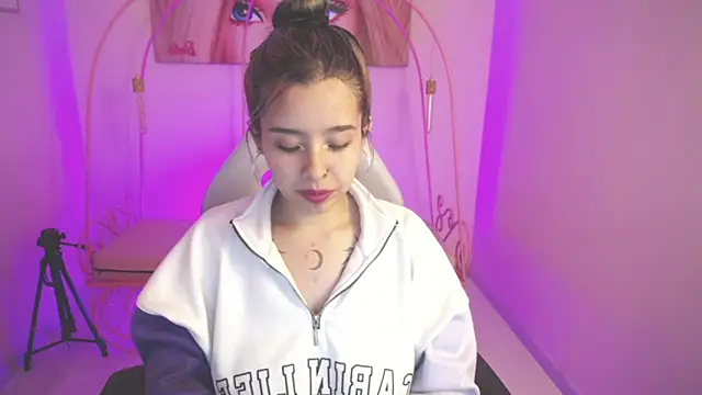 Mia Lopez  online show from December 14, 2024, 12:55 pm