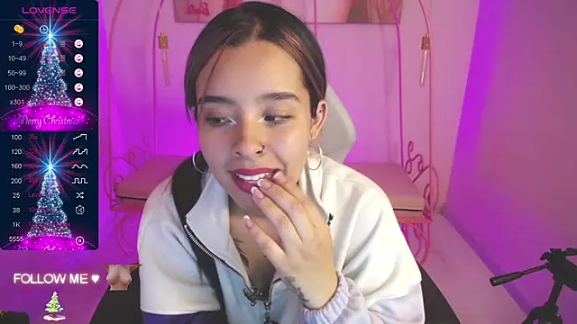 Mia Lopez  online show from December 16, 2024, 3:54 pm