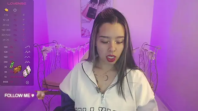Mia Lopez  online show from January 22, 2025, 11:45 am