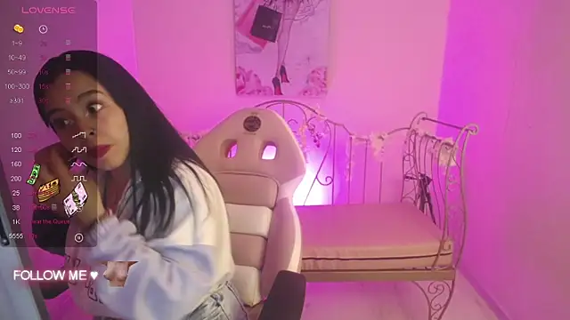 Mia Lopez  online show from February 5, 2025, 11:55 am