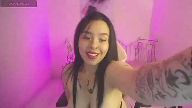 Mia Lopez  online show from February 8, 2025, 9:46 am