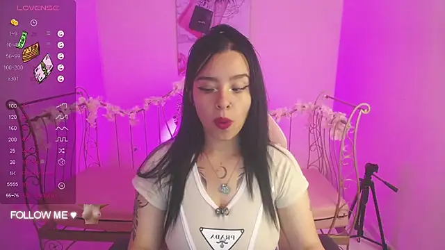 Mia Lopez  online show from February 10, 2025, 9:47 am