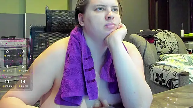 1lindsey1 online show from November 7, 2025, 12:49 pm