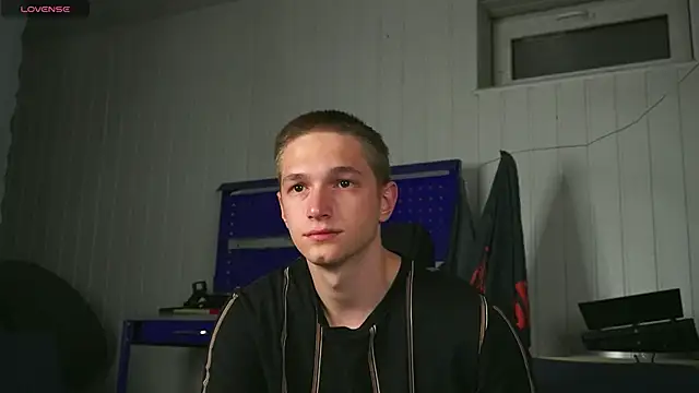 dustyn fox online show from September 30, 2025, 4:12 pm