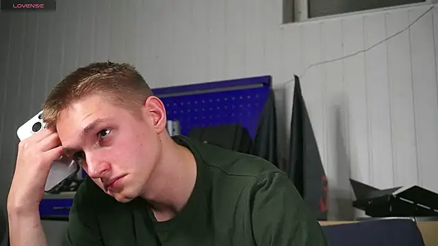 dustyn fox online show from November 4, 2025, 4:39 pm