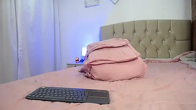 Snapshot of zoe_alanaa chatting on February 2, 2025, 2:06 am zoe alanaa online show from February 2, 2025, 2:06 am