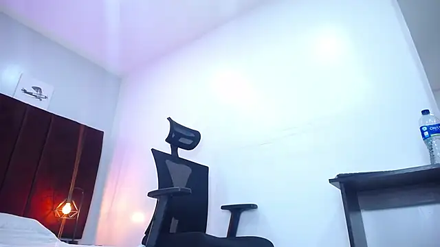 Snapshot of Anthonelaa__ chatting on January 23, 2025, 8:24 pm Anthonelaa   online show from January 23, 2025, 8:24 pm