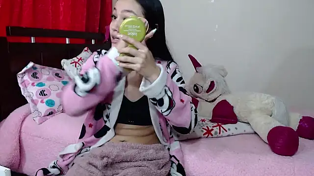 Snapshot of petitolivia chatting on January 15, 2026, 10:02 pm petitolivia online show from January 15, 2026, 10:02 pm