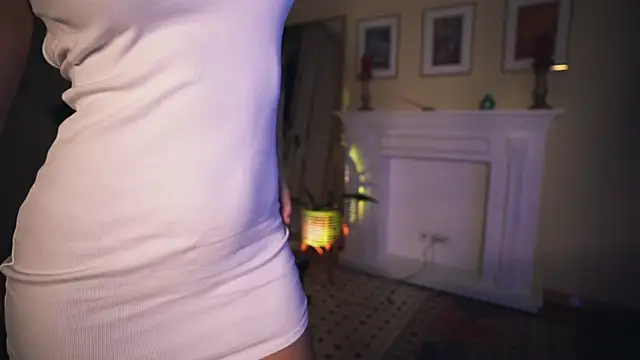 Leona Mell online show from February 5, 2025, 9:50 pm