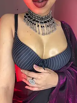 Hot-sexy222 online show from November 5, 2025, 3:45 pm