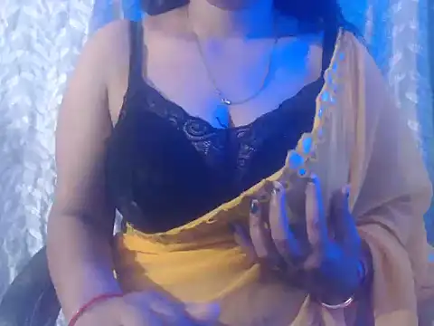 cute-priy online show from November 6, 2025, 5:08 am