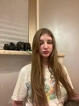 MollyDolle online show from April 1, 2026, 5:43 pm