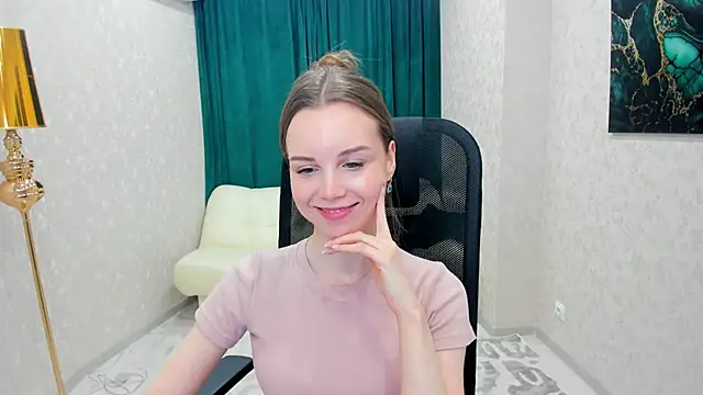 Snapshot of MileyWings chatting on February 23, 2025, 5:50 pm MileyWings online show from February 23, 2025, 5:50 pm