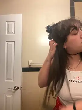 Snapshot of ThicBunz chatting on February 14, 2025, 4:31 pm ThicBunz online show from February 14, 2025, 4:31 pm