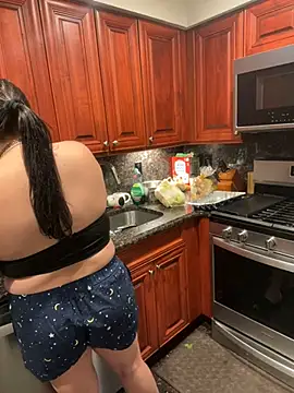 Snapshot of ThicBunz chatting on February 17, 2025, 12:43 am ThicBunz online show from February 17, 2025, 12:43 am