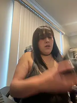 Snapshot of ThicBunz chatting on February 21, 2025, 4:48 pm ThicBunz online show from February 21, 2025, 4:48 pm