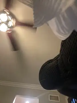 Snapshot of ThicBunz chatting on February 28, 2025, 10:28 pm ThicBunz online show from February 28, 2025, 10:28 pm