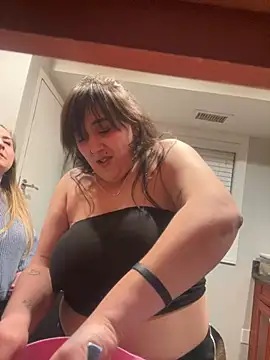 Snapshot of ThicBunz chatting on March 1, 2025, 4:37 am ThicBunz online show from March 1, 2025, 4:37 am