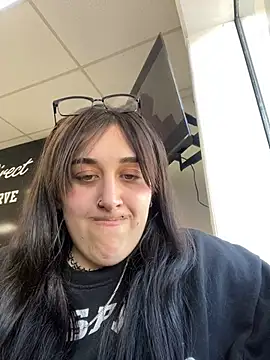 Snapshot of ThicBunz chatting on March 18, 2025, 8:37 pm ThicBunz online show from March 18, 2025, 8:37 pm