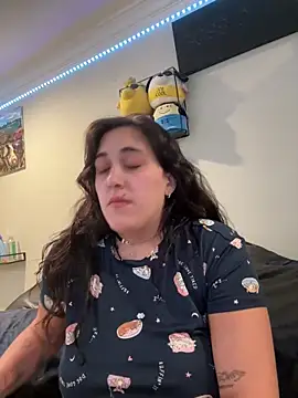 Snapshot of ThicBunz chatting on September 15, 2025, 1:05 am ThicBunz online show from September 15, 2025, 1:05 am