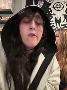 Snapshot of ThicBunz chatting on September 17, 2025, 3:30 am ThicBunz online show from September 17, 2025, 3:30 am